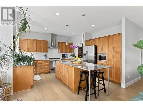 302 Upper Canyon Drive, Kelowna, BC - Indoor Photo Showing Kitchen
