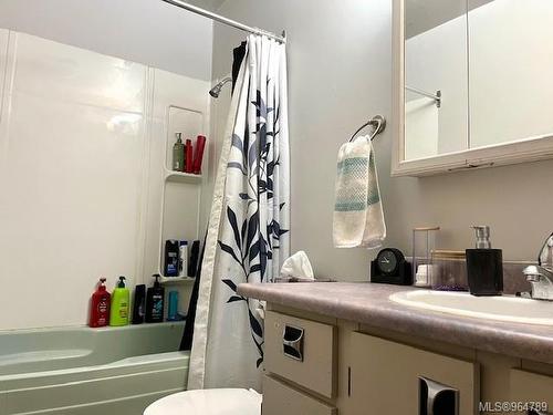 15-285 Harewood Rd, Nanaimo, BC - Indoor Photo Showing Bathroom