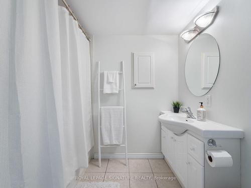 101-22 Western Battery Rd, Toronto, ON - Indoor Photo Showing Bathroom