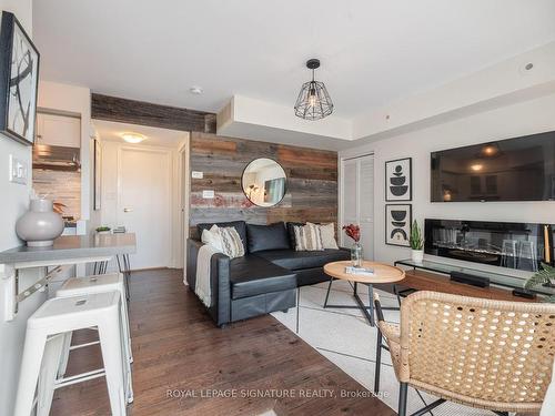 101-22 Western Battery Rd, Toronto, ON - Indoor Photo Showing Living Room With Fireplace