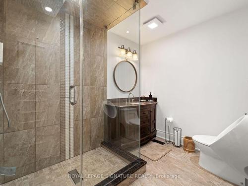 4 Kittredge Crt, Richmond Hill, ON - Indoor Photo Showing Bathroom