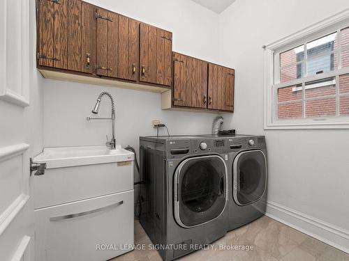 4 Kittredge Crt, Richmond Hill, ON - Indoor Photo Showing Laundry Room