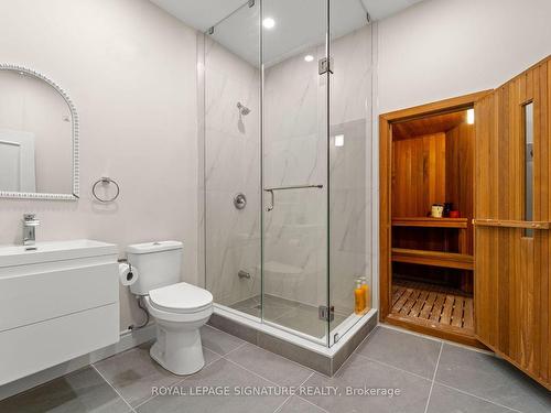 4 Kittredge Crt, Richmond Hill, ON - Indoor Photo Showing Bathroom