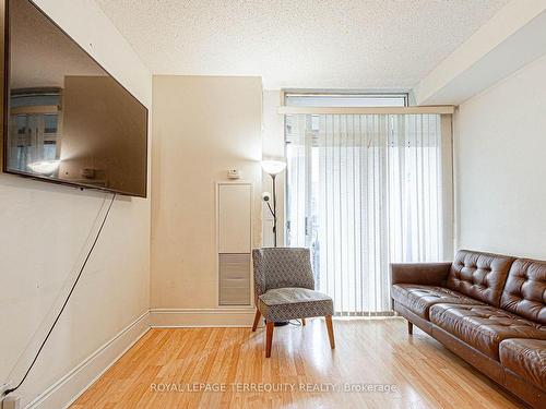 226-3888 Duke Of York Blvd, Mississauga, ON - Indoor Photo Showing Other Room