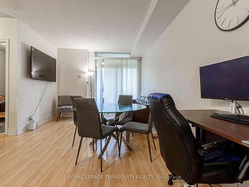 226-3888 Duke Of York Blvd, Mississauga, ON - Indoor Photo Showing Other Room