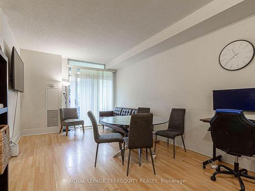 226-3888 Duke Of York Blvd, Mississauga, ON - Indoor Photo Showing Dining Room