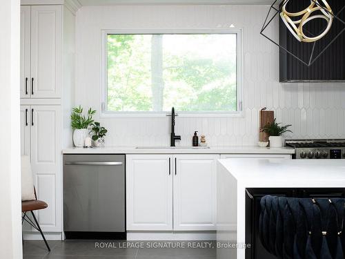 9 Leslie Dr, Hamilton, ON - Indoor Photo Showing Kitchen