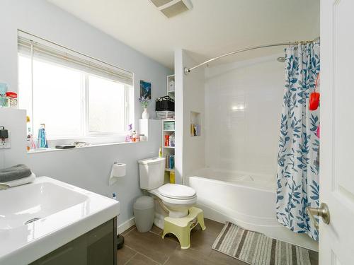 2433 Drummond Crt, Kamloops, BC - Indoor Photo Showing Bathroom
