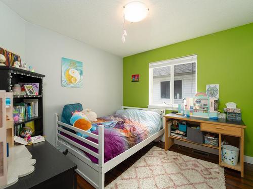 2433 Drummond Crt, Kamloops, BC - Indoor Photo Showing Bedroom