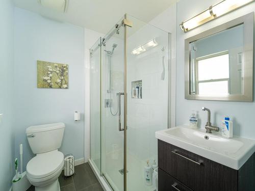 2433 Drummond Crt, Kamloops, BC - Indoor Photo Showing Bathroom