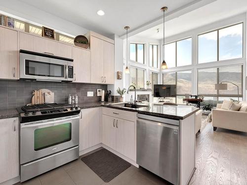 23-130 Colebrook Rd, Kamloops, BC - Indoor Photo Showing Kitchen