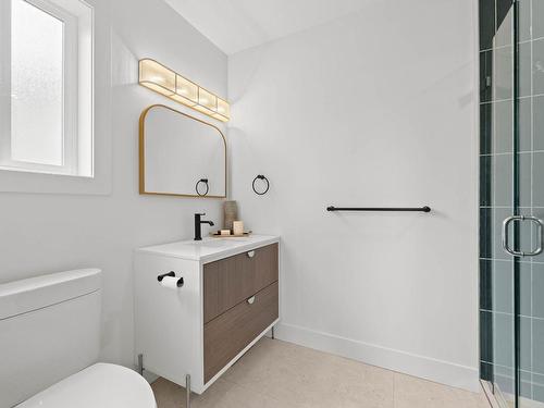 667 Douglas Street, Kamloops, BC - Indoor Photo Showing Bathroom
