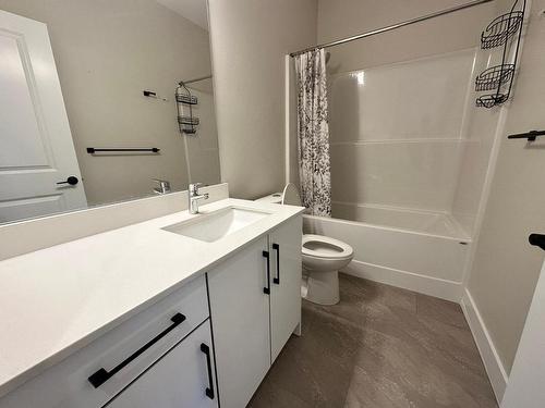 106-2648 Tranquille Rd, Kamloops, BC - Indoor Photo Showing Bathroom