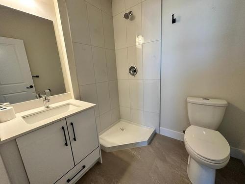 106-2648 Tranquille Rd, Kamloops, BC - Indoor Photo Showing Bathroom