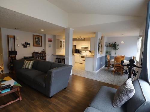 16-1749 Menzies Street, Merritt, BC - Indoor Photo Showing Living Room