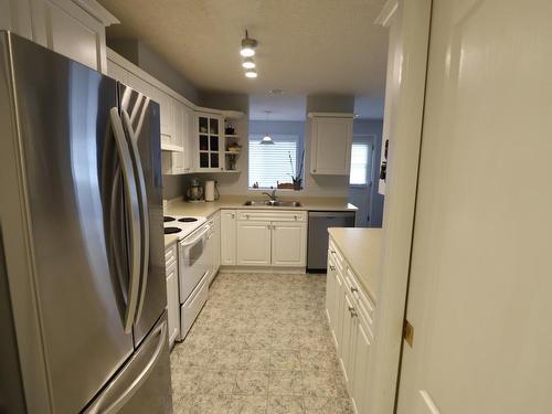 16-1749 Menzies Street, Merritt, BC - Indoor Photo Showing Kitchen With Double Sink