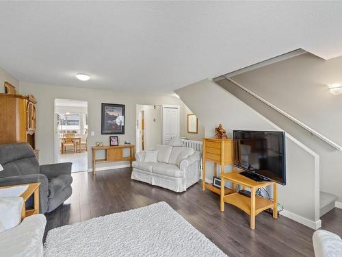 60-2020 Robson Place, Kamloops, BC - Indoor Photo Showing Living Room