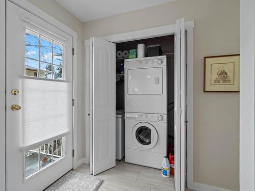 60-2020 Robson Place, Kamloops, BC - Indoor Photo Showing Laundry Room