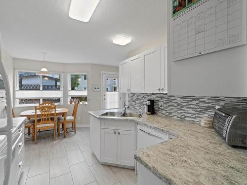 60-2020 Robson Place, Kamloops, BC - Indoor Photo Showing Kitchen With Double Sink