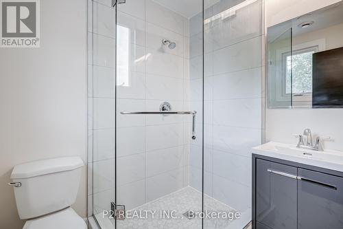 8148 Niven Street, Niagara Falls, ON - Indoor Photo Showing Bathroom