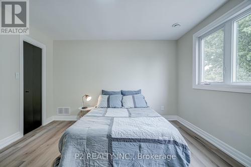 8148 Niven Street, Niagara Falls, ON - Indoor Photo Showing Bedroom