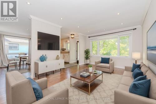 369 West Acres Drive, Guelph, ON - Indoor Photo Showing Living Room