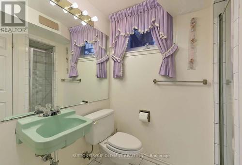 20 Woolgar Avenue, Toronto, ON - Indoor Photo Showing Bathroom