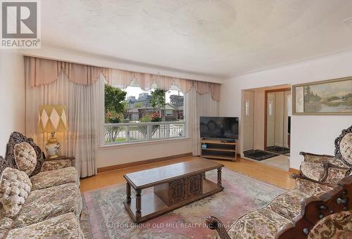 20 Woolgar Avenue, Toronto, ON - Indoor Photo Showing Living Room