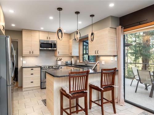 1397 Kingsview Rd, Duncan, BC - Indoor Photo Showing Kitchen With Upgraded Kitchen