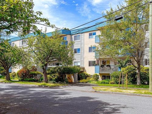 408-1012 Collinson St, Victoria, BC - Outdoor With Balcony