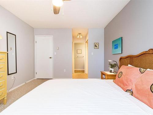 408-1012 Collinson St, Victoria, BC - Indoor Photo Showing Bedroom