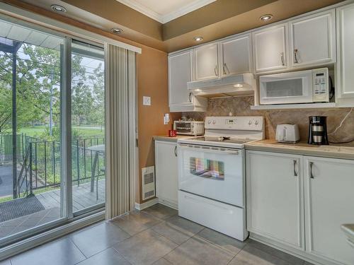 Kitchen - 5 Rue De L'Anse-Bleue, Laval (Laval-Des-Rapides), QC - Indoor Photo Showing Kitchen