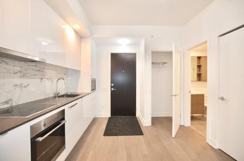 Overall view - 221-1 Boul. De Maisonneuve O., Montréal (Ville-Marie), QC - Indoor Photo Showing Kitchen