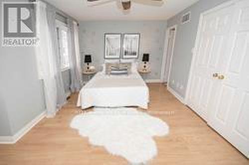 8 - 2880 Headon Forest Drive, Burlington, ON - Indoor Photo Showing Bedroom