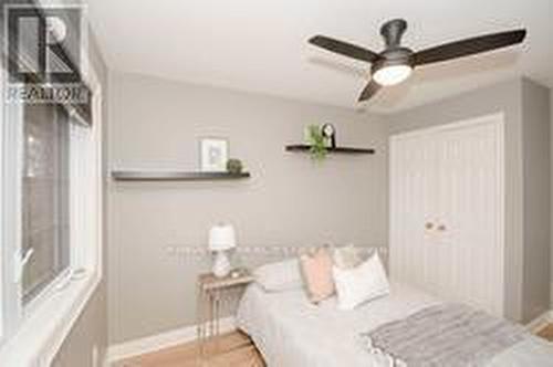 8 - 2880 Headon Forest Drive, Burlington, ON - Indoor Photo Showing Bedroom