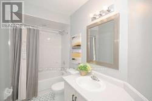 8 - 2880 Headon Forest Drive, Burlington, ON - Indoor Photo Showing Bathroom