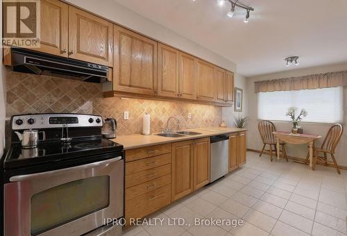 4095 Barbican Drive, Mississauga, ON - Indoor Photo Showing Kitchen With Double Sink
