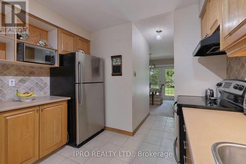 4095 Barbican Drive, Mississauga, ON - Indoor Photo Showing Kitchen