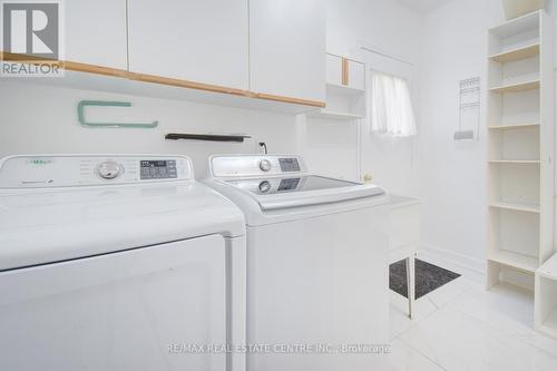 6413 Warbler Lane, Mississauga, ON - Indoor Photo Showing Laundry Room