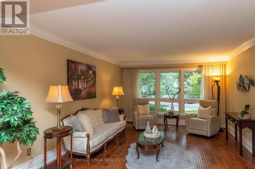 2123 Kawartha Crescent, Mississauga, ON - Indoor Photo Showing Living Room