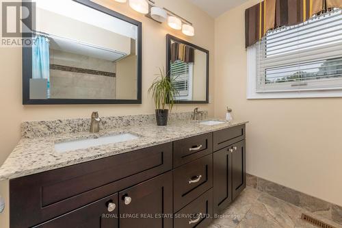 2123 Kawartha Crescent, Mississauga, ON - Indoor Photo Showing Bathroom