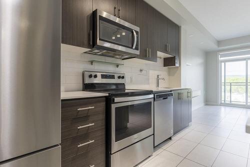 320 Plains Road|Unit #517, Burlington, ON - Indoor Photo Showing Kitchen With Upgraded Kitchen