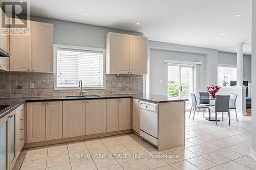 48 Stoneheath Crescent, Markham, ON - Indoor Photo Showing Kitchen