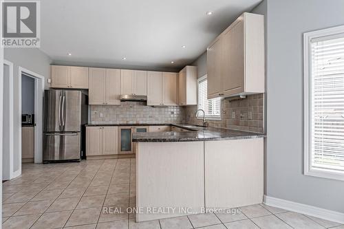 48 Stoneheath Crescent, Markham, ON - Indoor Photo Showing Kitchen