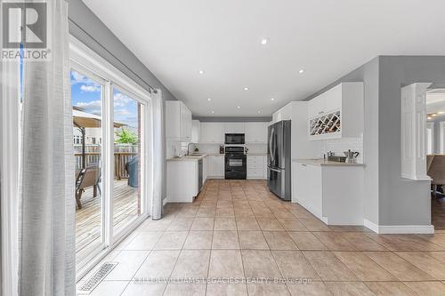 65 Highland Terrace, Bradford West Gwillimbury, ON - Indoor Photo Showing Kitchen