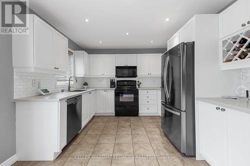 65 Highland Terrace, Bradford West Gwillimbury, ON - Indoor Photo Showing Kitchen