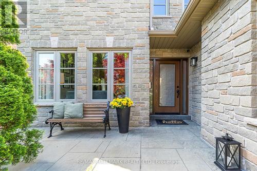 111 Oak Avenue, Richmond Hill, ON - Indoor Photo Showing Living Room