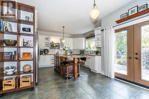 111 Oak Avenue, Richmond Hill, ON - Indoor Photo Showing Kitchen