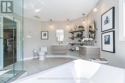 111 Oak Avenue, Richmond Hill, ON - Indoor Photo Showing Bathroom