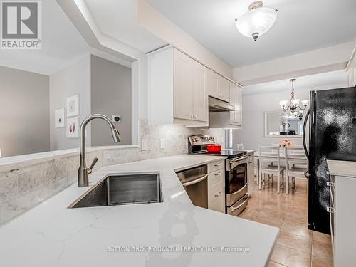 13 - 174 Highbury Drive, Hamilton, ON - Indoor Photo Showing Kitchen With Upgraded Kitchen